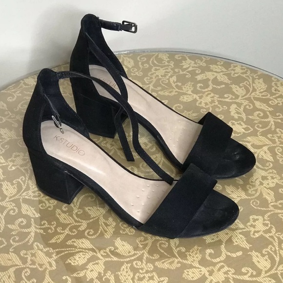 Size 5 Heels 👠 - Picture 2 of 2